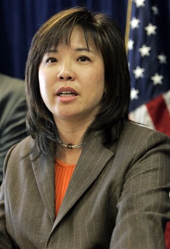 Debra Wong Yang (Chinese: 楊黃金玉; pinyin: Y&amp;aacute;ng Hu&amp;aacute;ng J&amp;#299;ny&amp;ugrave;) was the United States Attorney for the Central District of ... - 1981881884_WY6Qy0Dc_340x